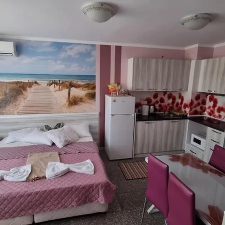 Admiral Plaza A 11 Sunny Apartment *