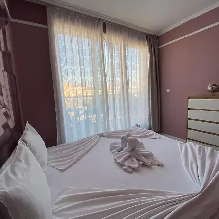 Admiral Plaza A 11 Sunny Apartment *